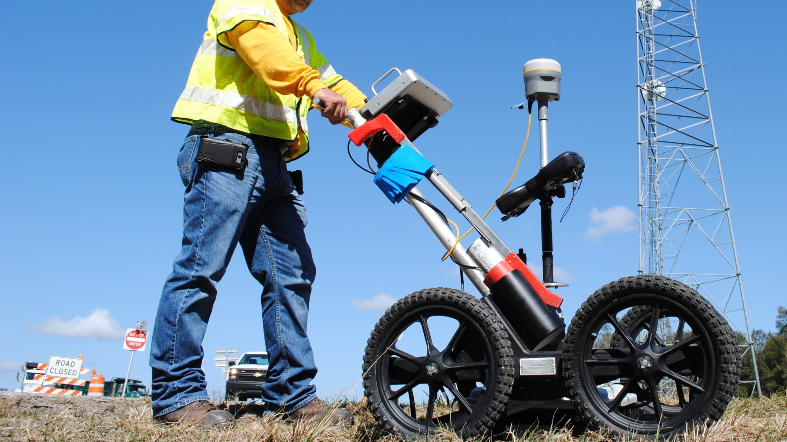 <b> GROUND PENETRATING RADAR (GPR) </b> <br>Essential Tool for Utility Locating & Detecting Subsurface Features </p>