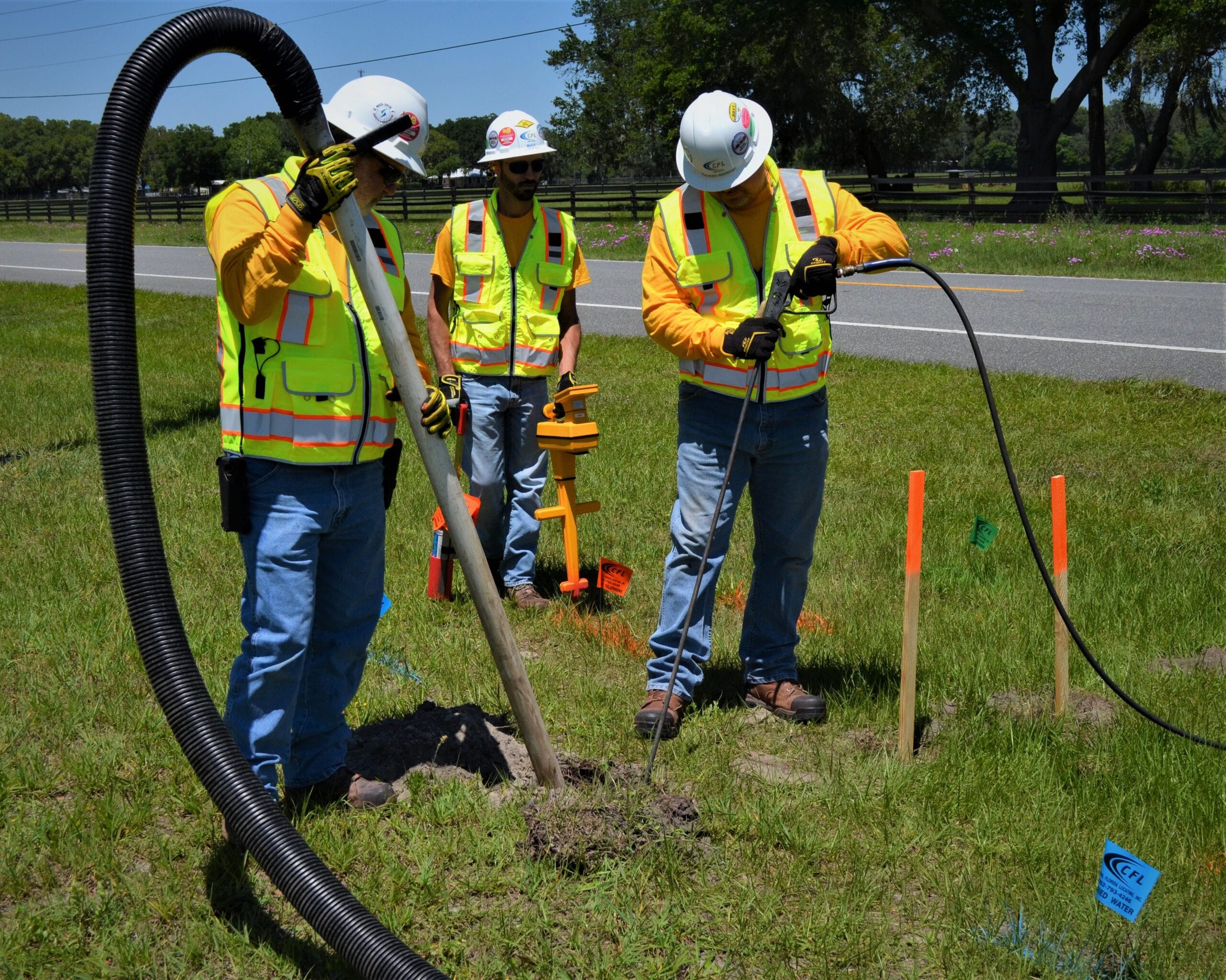 <b> VACUUM EXCAVATION </b> <br> Non-Destructive, Safe <BR>Soft Digging Method </p>